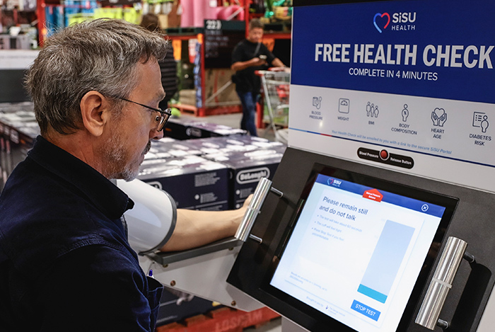 Man using the SISU health check